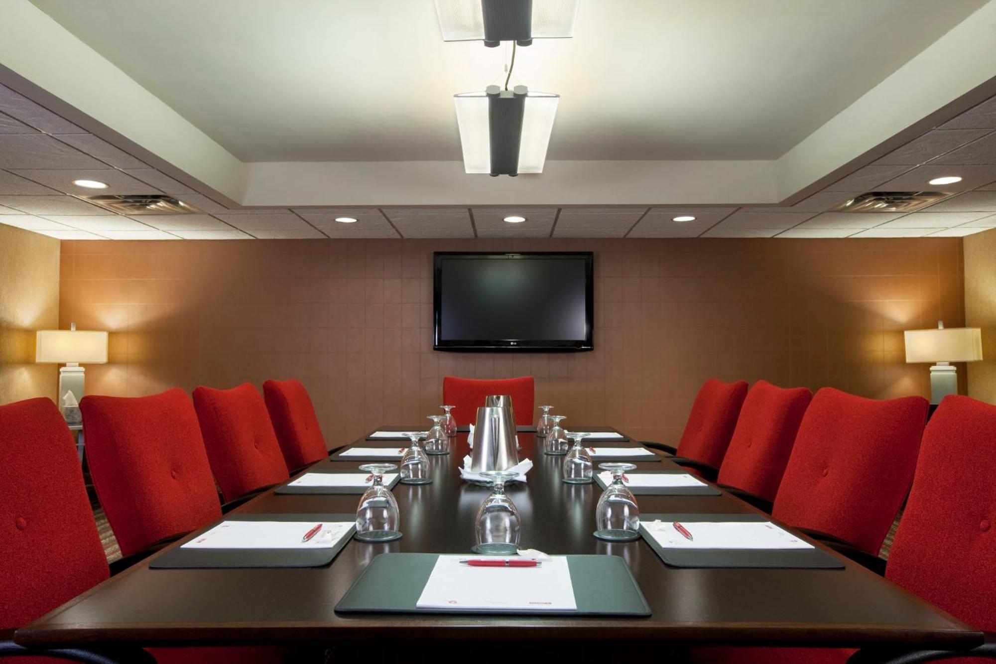 Hotel Crowne Plaza Indianapolis-Airport By Ihg Exterior foto